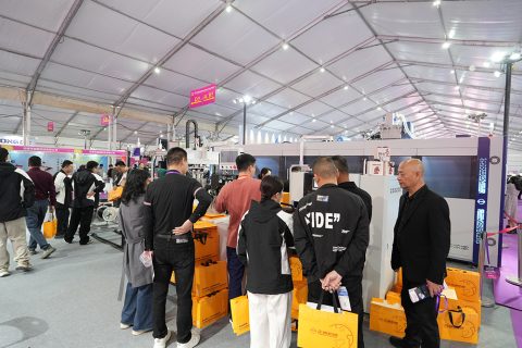 顛覆傳統！正威機械無腰線紙袋機驚艷龍港印展，引領綠色智造新范式